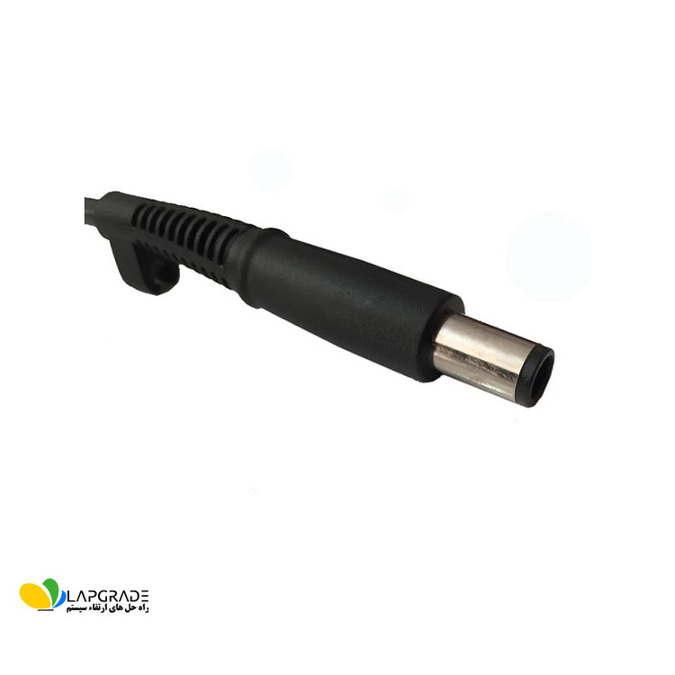 نمای نزدیک سوکت گرد با پین مرکزی 7.4 در 5.0 میلیمتر شارژر لپ تاپ اچ پی مدل PA-1900-08H2 برای اتصال به لپ تاپ های HP