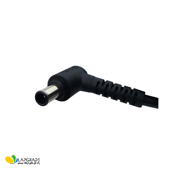نمای نزدیک سوکت گرد با پین مرکزی 6.5 در 4.4 میلیمتر شارژر لپ تاپ سونی مدل VGP-AC19V25 برای اتصال به لپ تاپ های Sony