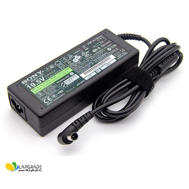 برچسب مشخصات فنی شارژر لپ تاپ سونی مدل VGP-AC19V10 شامل ولتاژ 19.5 ولت، جریان 4.7 آمپر، توان 92 وات و لوگوی Sony